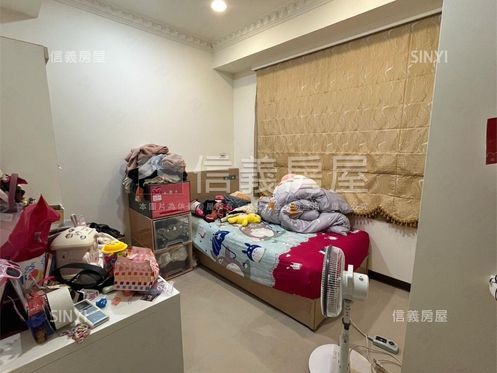 近文化國小群都三房車位房屋室內格局與周邊環境