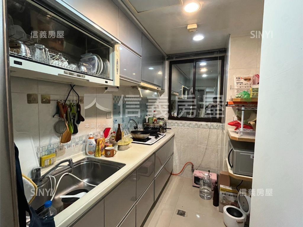 近文化國小群都三房車位房屋室內格局與周邊環境