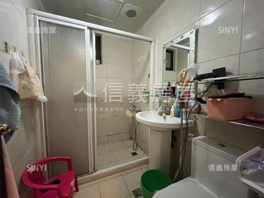 近文化國小群都三房車位房屋室內格局與周邊環境