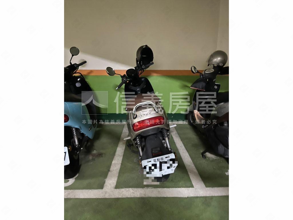 近文化國小群都三房車位房屋室內格局與周邊環境