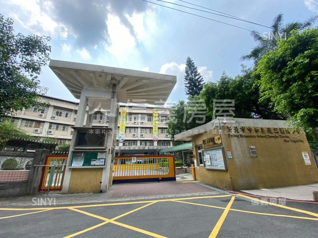 雙捷運標格方正美寓房屋室內格局與周邊環境