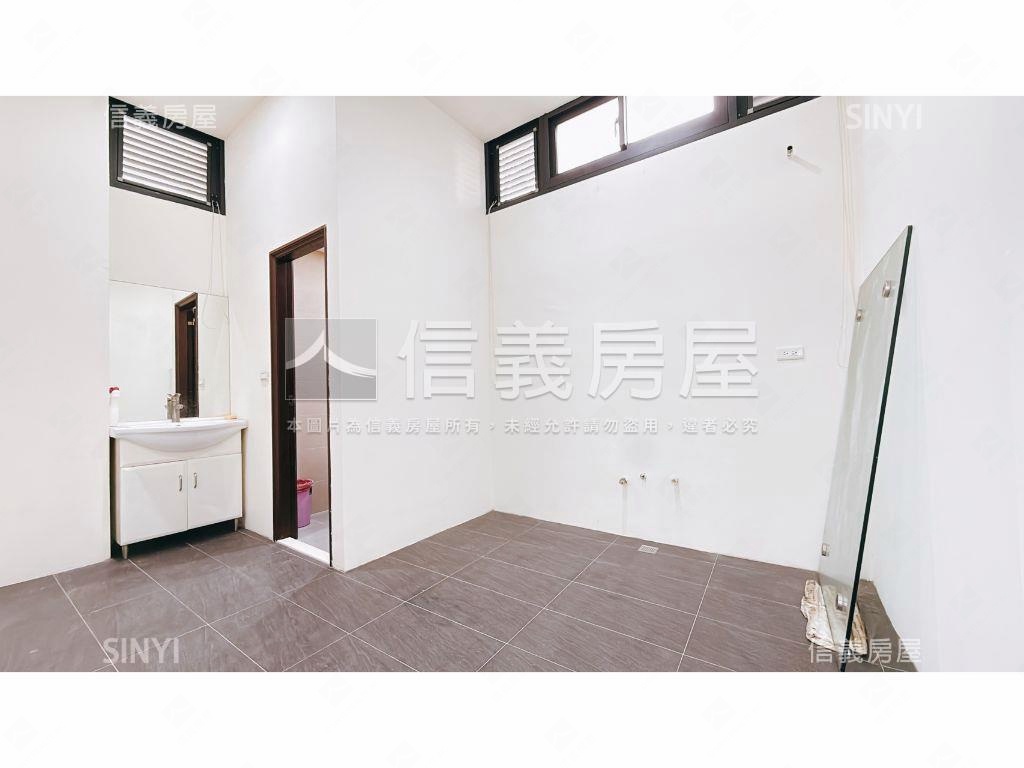 水湳屋齡７年角間透天店面房屋室內格局與周邊環境