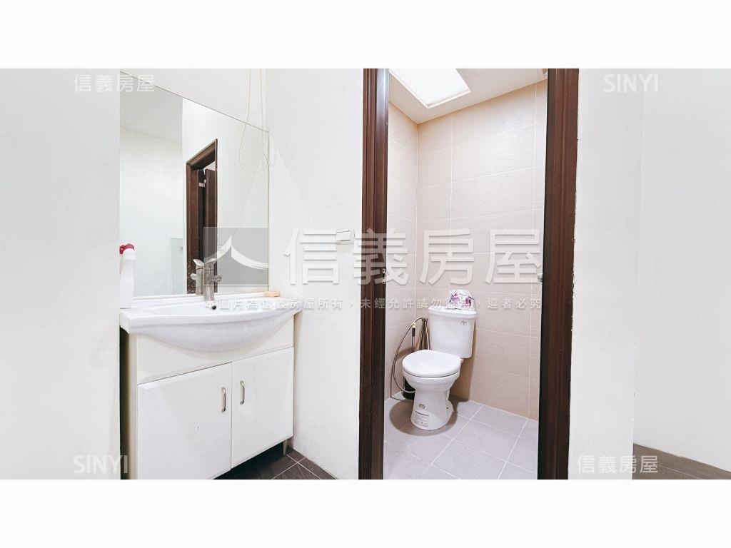 水湳屋齡７年角間透天店面房屋室內格局與周邊環境