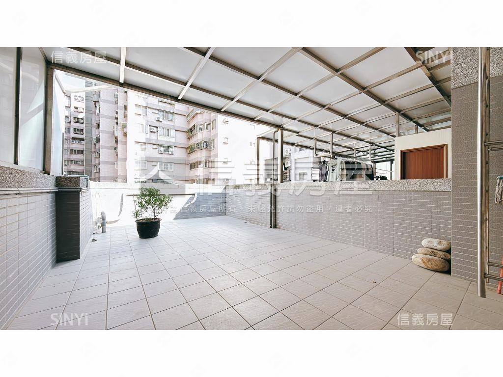 水湳屋齡７年角間透天店面房屋室內格局與周邊環境