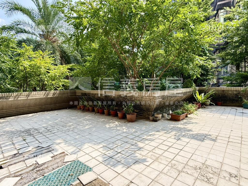 國美康寧城堡稀有露臺戶房屋室內格局與周邊環境