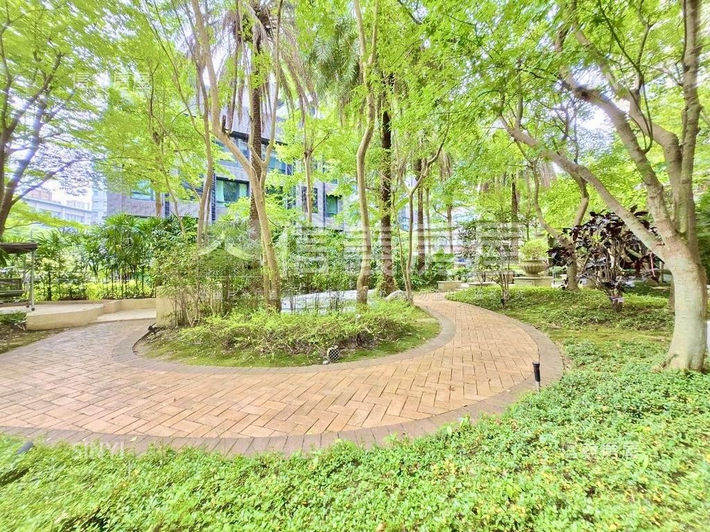 國美康寧城堡稀有露臺戶房屋室內格局與周邊環境