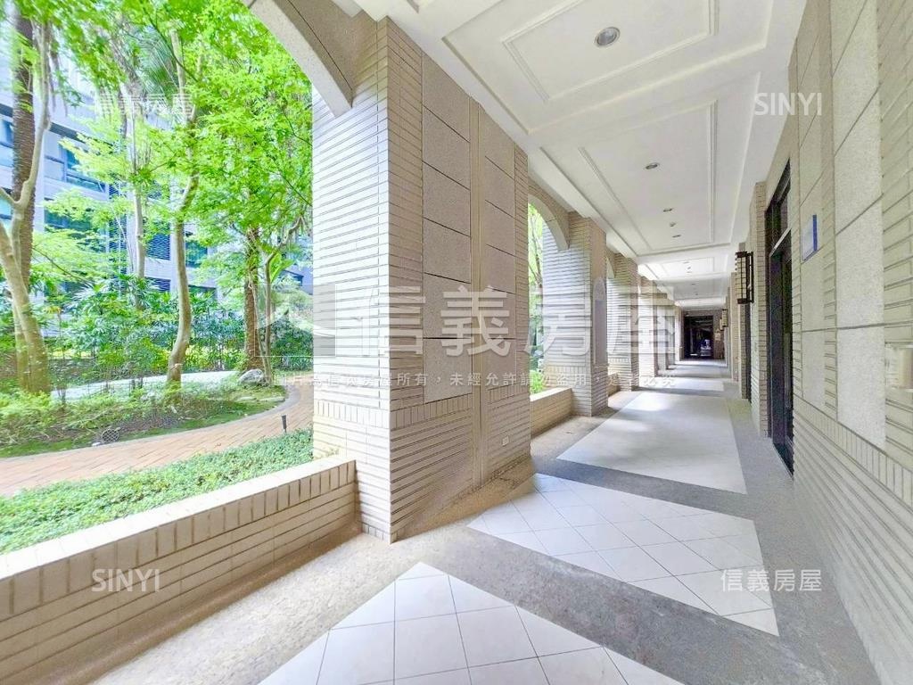 國美康寧城堡稀有露臺戶房屋室內格局與周邊環境
