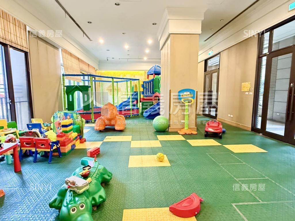 國美康寧城堡稀有露臺戶房屋室內格局與周邊環境