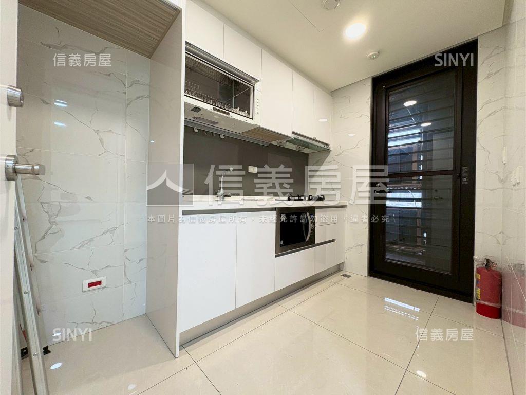 「新」冠德天韻２房車位房屋室內格局與周邊環境