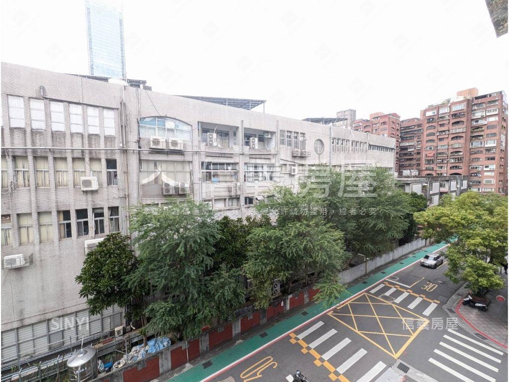 海華面校園～三房兩衛邊間房屋室內格局與周邊環境