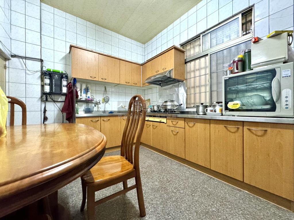 大里二期興大貴族臨路透天房屋室內格局與周邊環境