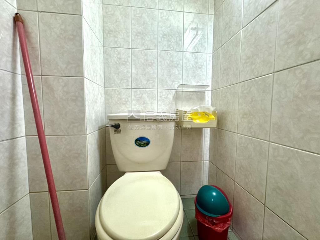 大里二期興大貴族臨路透天房屋室內格局與周邊環境