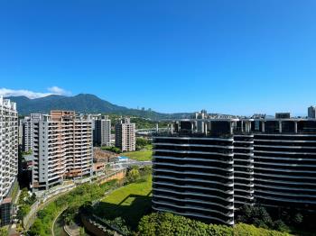 鴻灃青美景大兩房車位