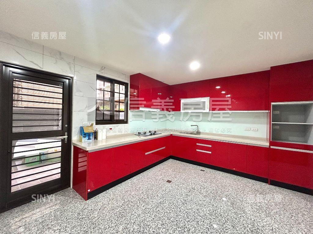 土地４４坪忠勇電梯別墅房屋室內格局與周邊環境