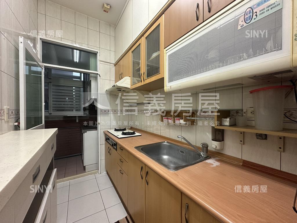 近文山綠景三房平車房屋室內格局與周邊環境
