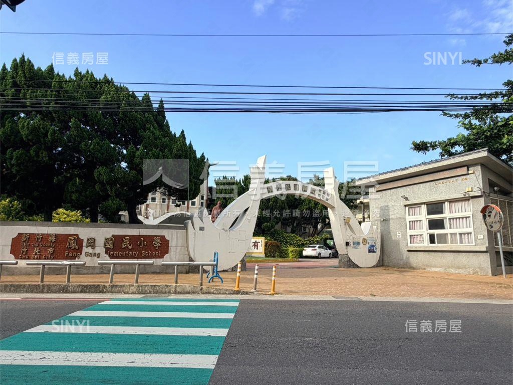 專任鳳岡透天房屋室內格局與周邊環境