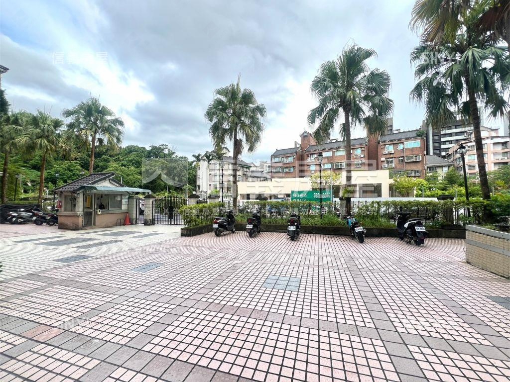 內湖皇家山莊有車位３房房屋室內格局與周邊環境