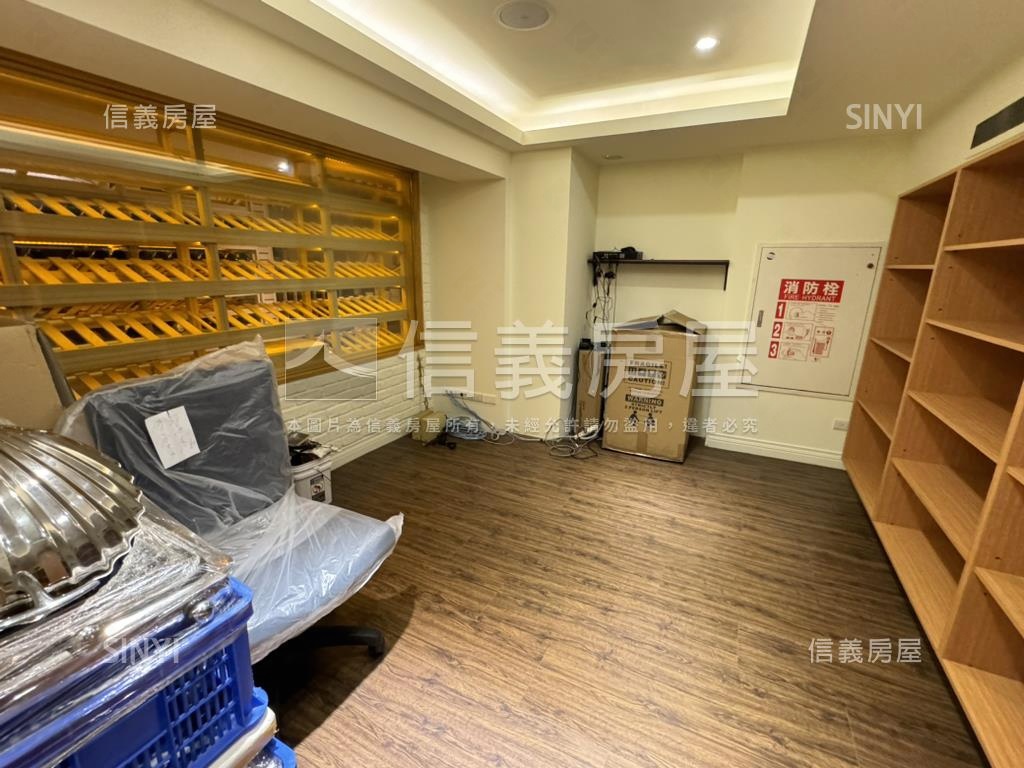 約克國際邊間店面房屋室內格局與周邊環境