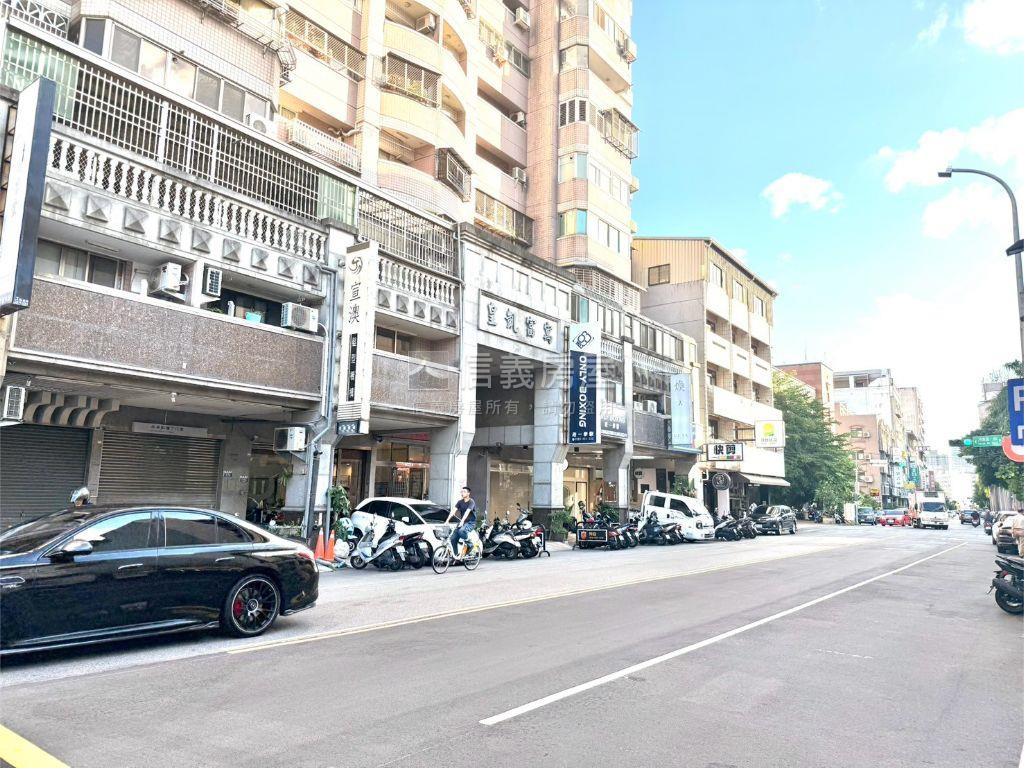 近文華捷運視野三房車位房屋室內格局與周邊環境