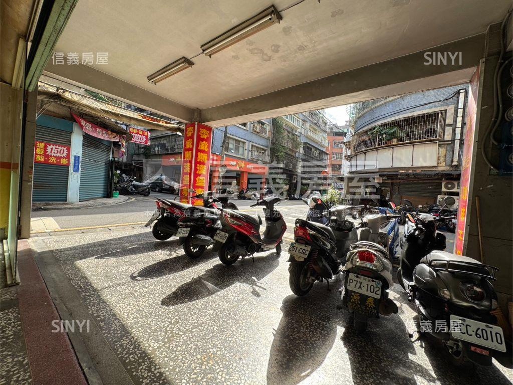 邊間一樓金店面房屋室內格局與周邊環境