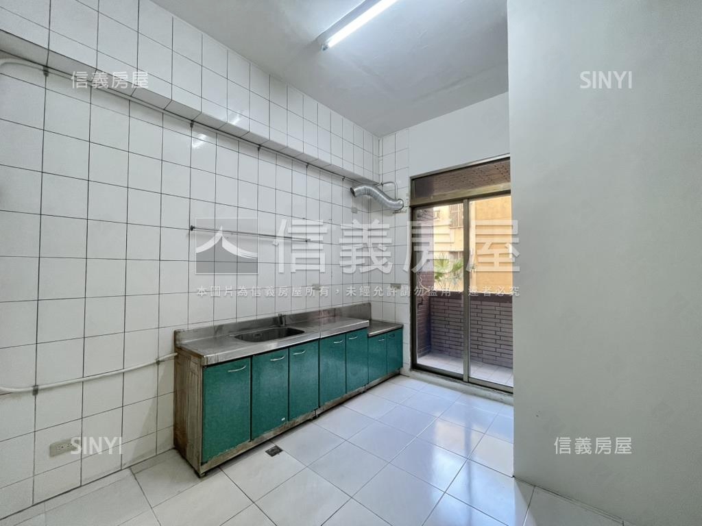 崇信街店面三房平車房屋室內格局與周邊環境