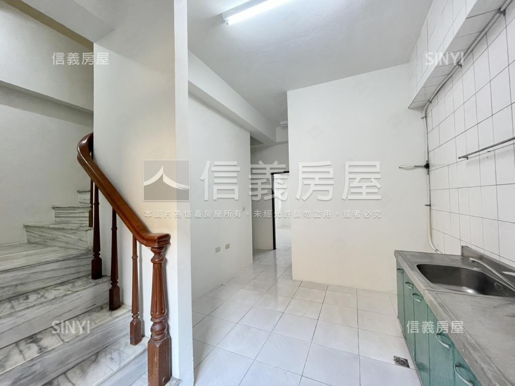 崇信街店面三房平車房屋室內格局與周邊環境