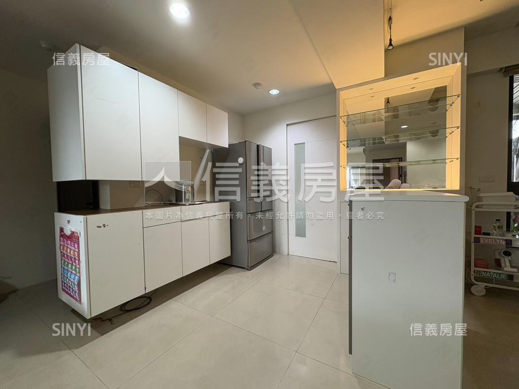 鴻觀十力公園坡平大車位房屋室內格局與周邊環境