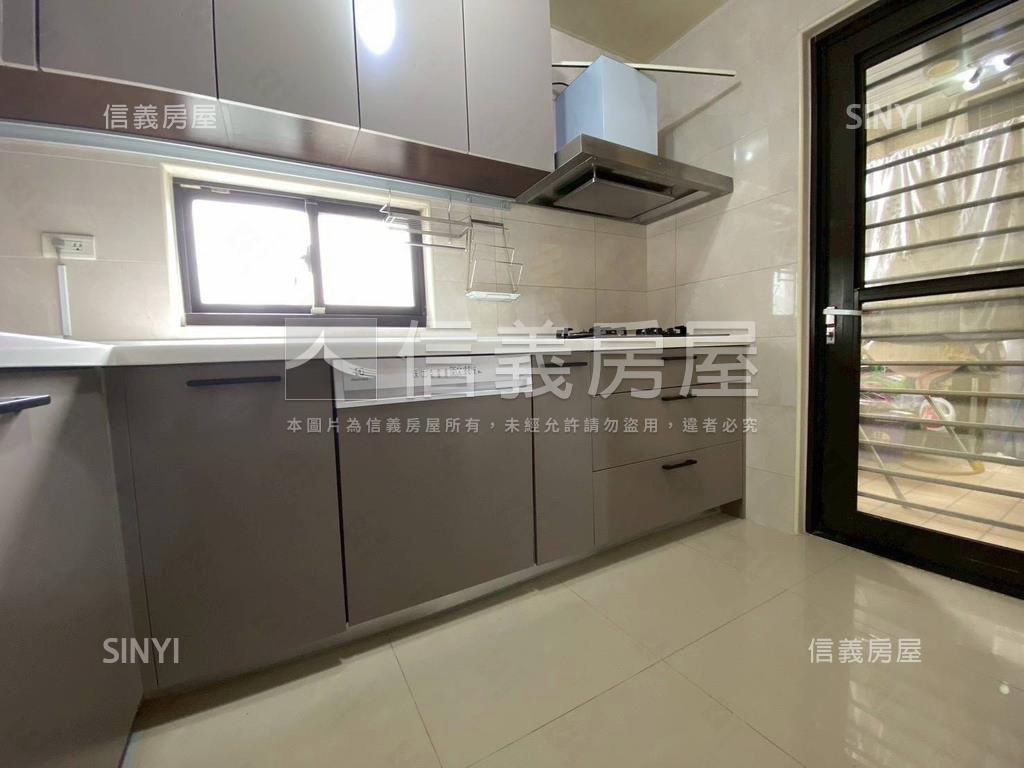 鴻觀十力公園坡平大車位房屋室內格局與周邊環境