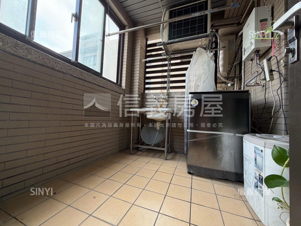 鴻觀十力公園坡平大車位房屋室內格局與周邊環境