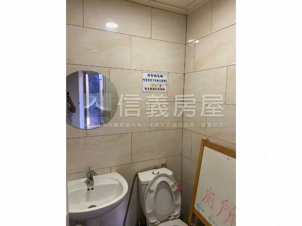 ＡＡ近龍山捷運透天房屋室內格局與周邊環境