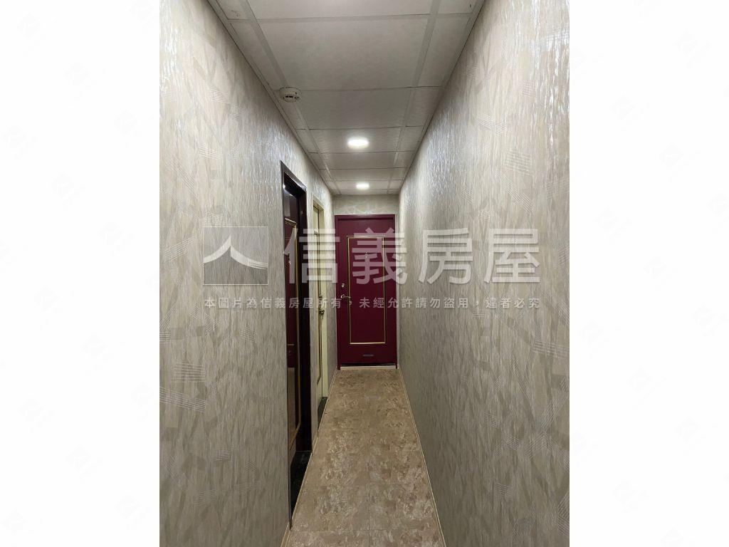 ＡＡ近龍山捷運透天房屋室內格局與周邊環境