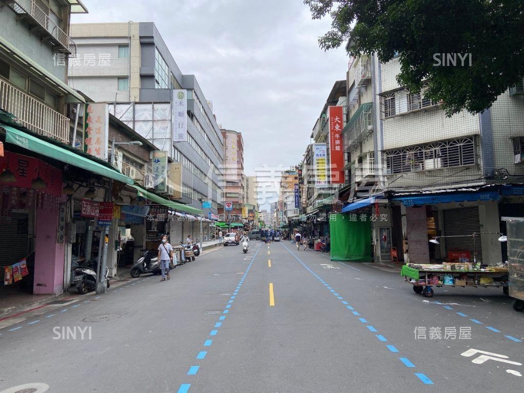 ＡＡ近龍山捷運透天房屋室內格局與周邊環境