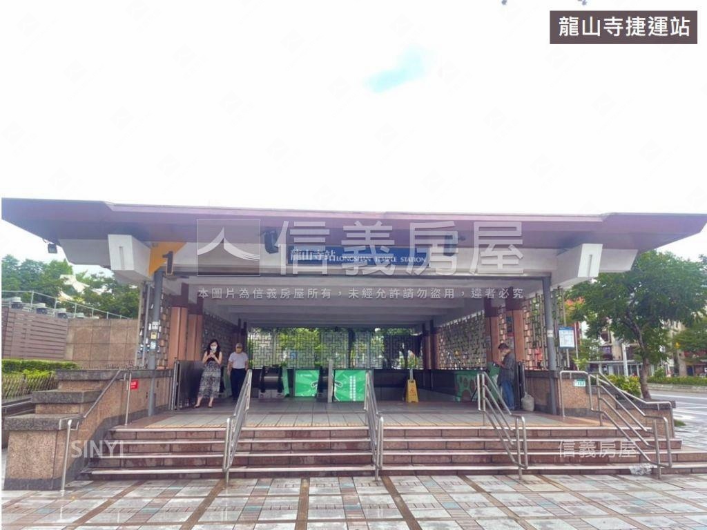 ＡＡ近龍山捷運透天房屋室內格局與周邊環境