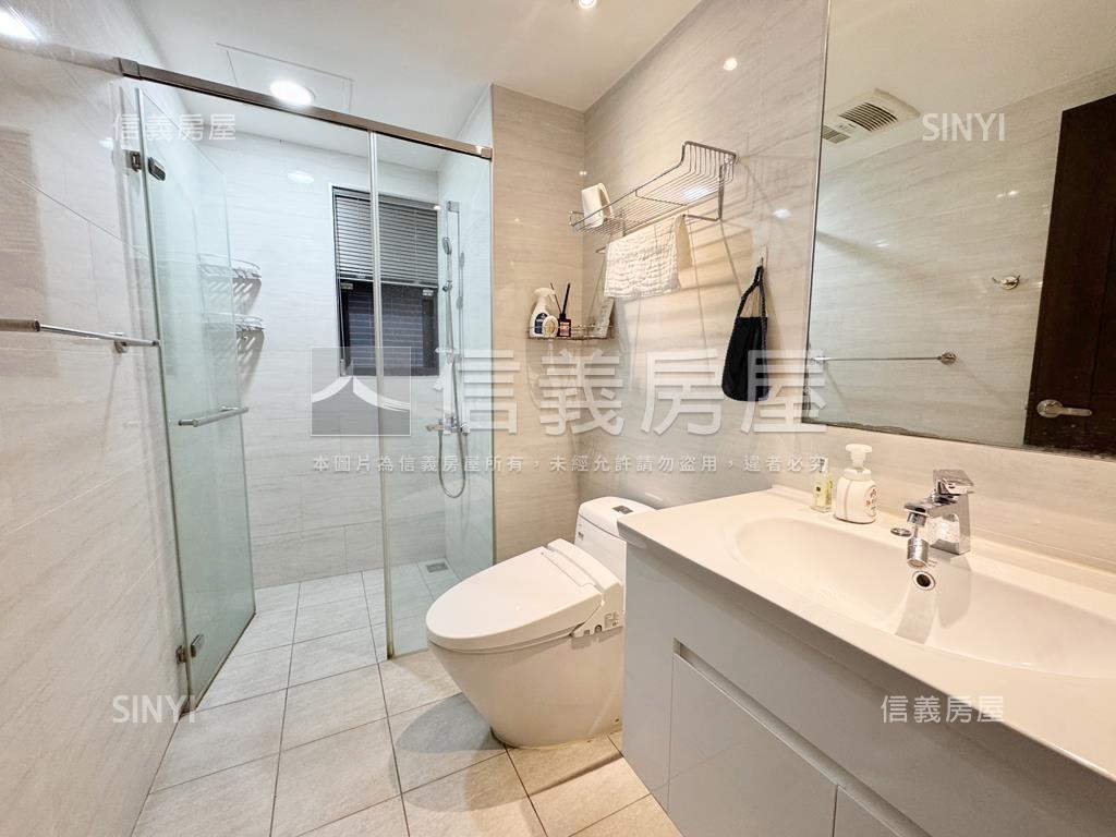 鼎山輕軌高樓美兩房車位房屋室內格局與周邊環境