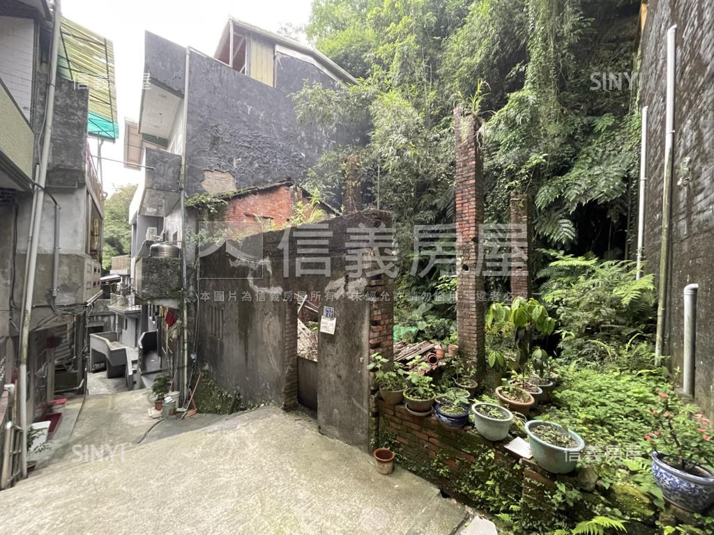 基隆火車站附近稀有小土地房屋室內格局與周邊環境