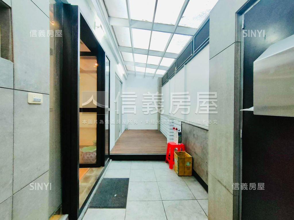 捷運小巨蛋住辦面寬大空間房屋室內格局與周邊環境