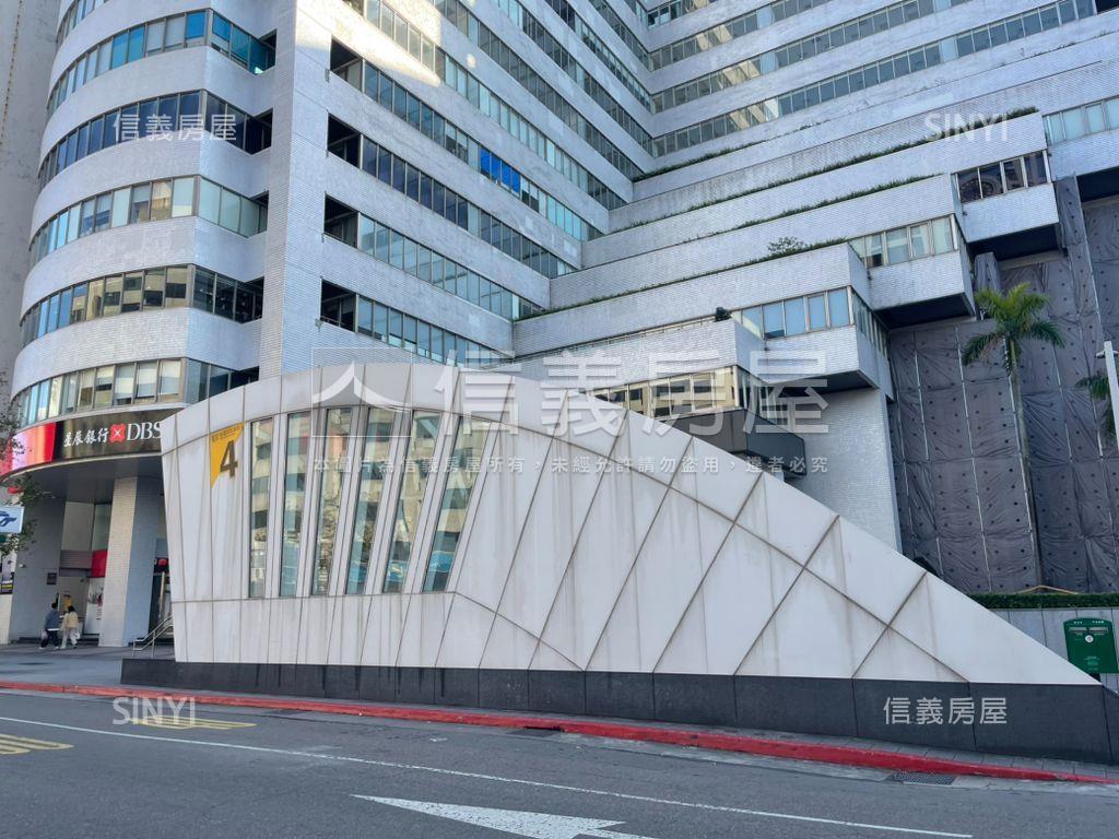 捷運小巨蛋住辦面寬大空間房屋室內格局與周邊環境