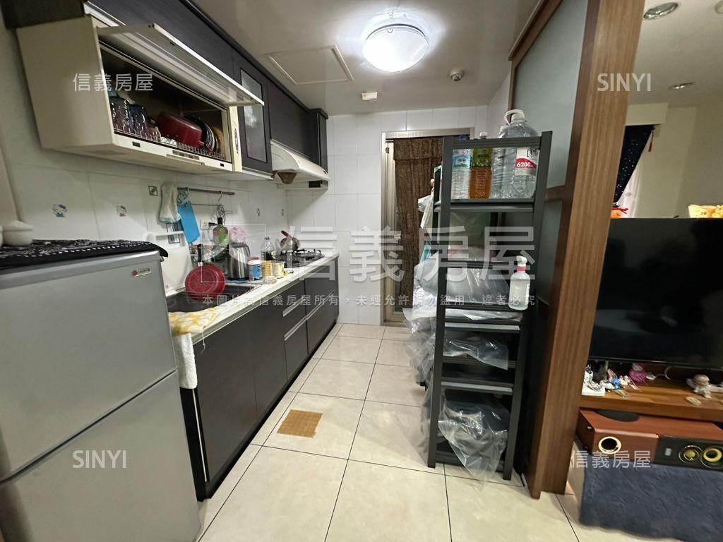 美妝忠貞香榭１房１室車位房屋室內格局與周邊環境