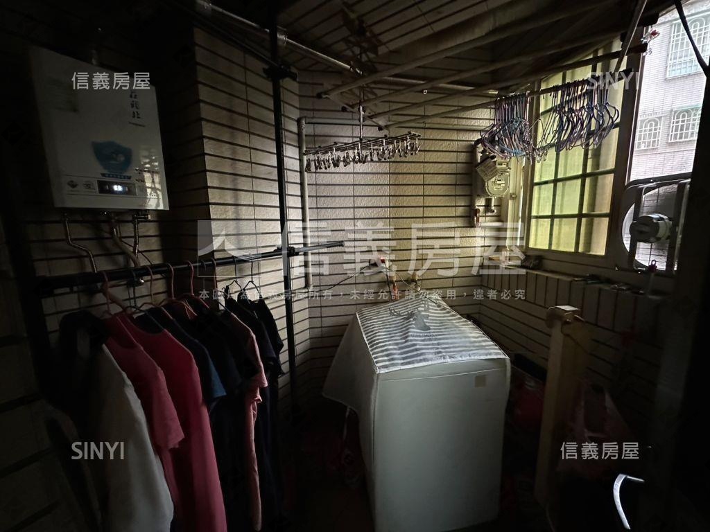 美妝忠貞香榭１房１室車位房屋室內格局與周邊環境