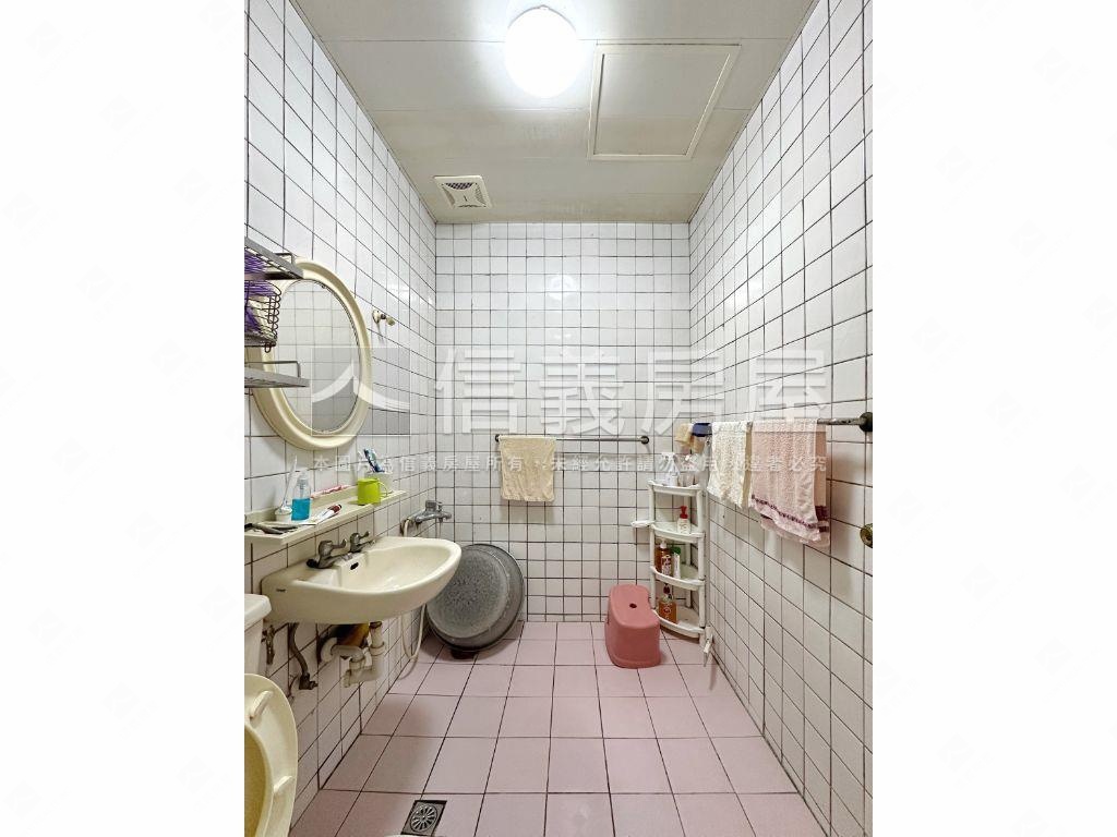 泰和街頂樓大空間房屋室內格局與周邊環境