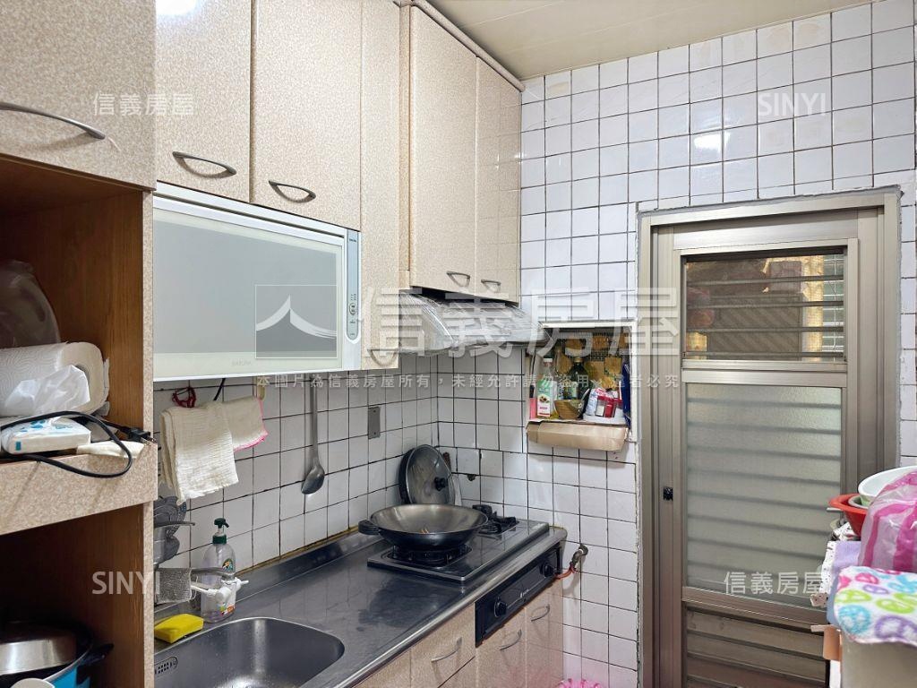 泰和街頂樓大空間房屋室內格局與周邊環境