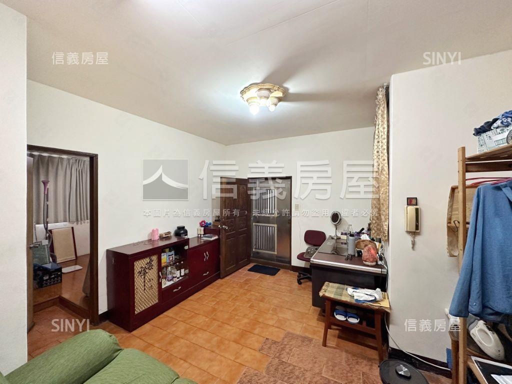 泰和街頂樓大空間房屋室內格局與周邊環境