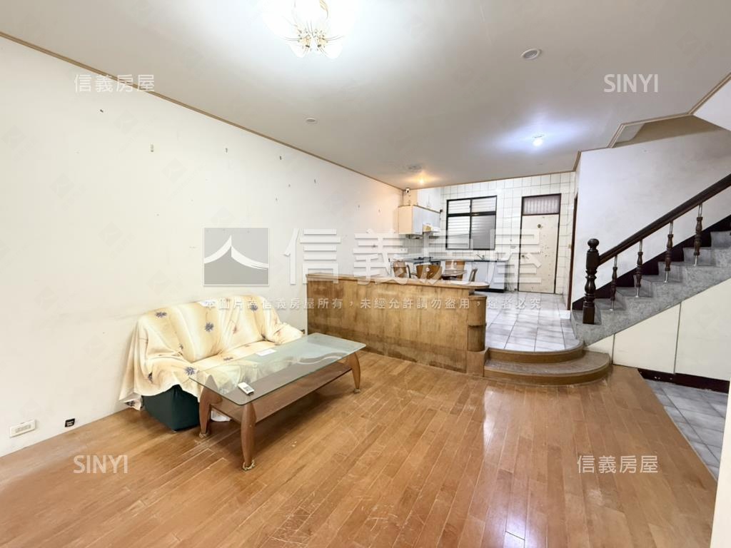 近育賢國中庭園孝親透天房屋室內格局與周邊環境