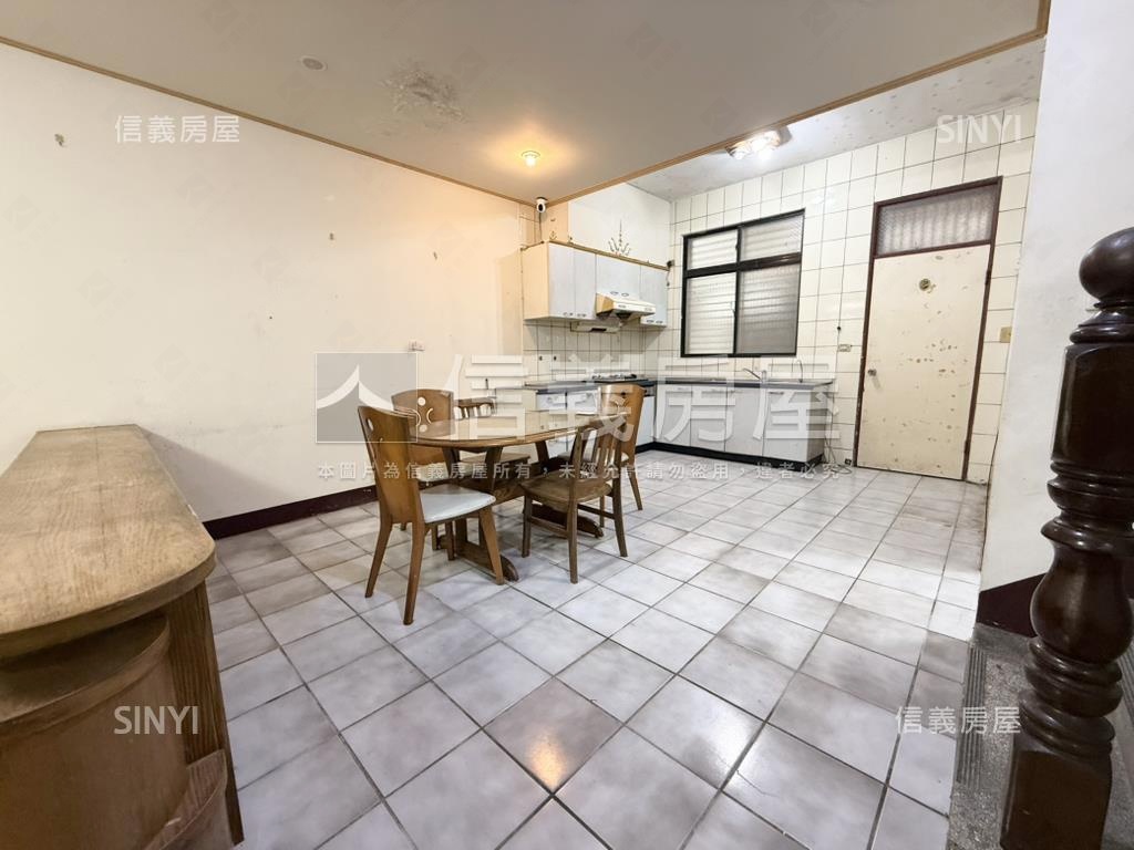 近育賢國中庭園孝親透天房屋室內格局與周邊環境