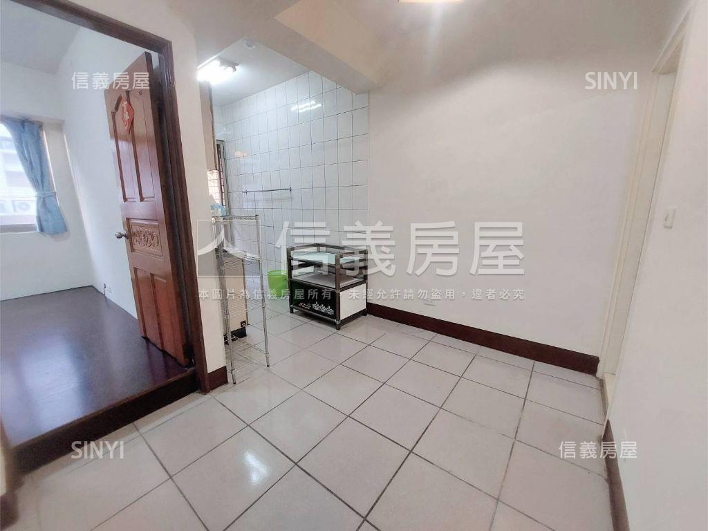 陳平國小旁兩房車位房屋室內格局與周邊環境