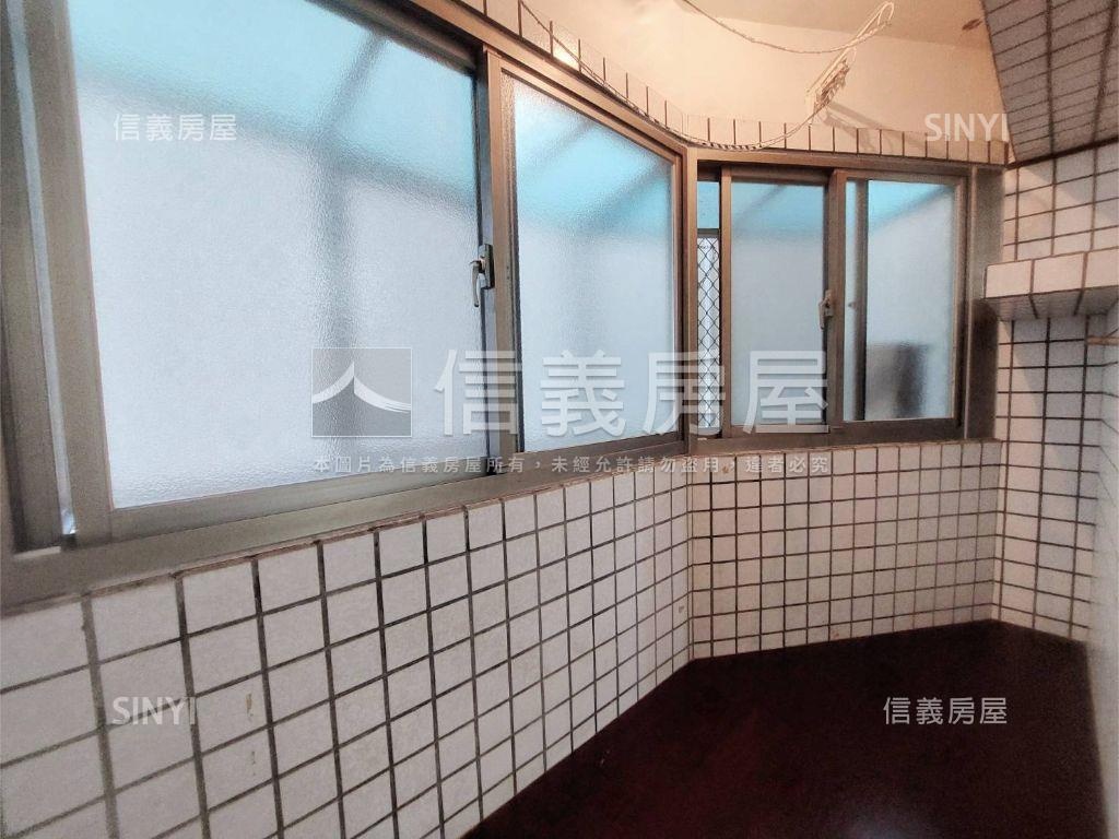 陳平國小旁兩房車位房屋室內格局與周邊環境