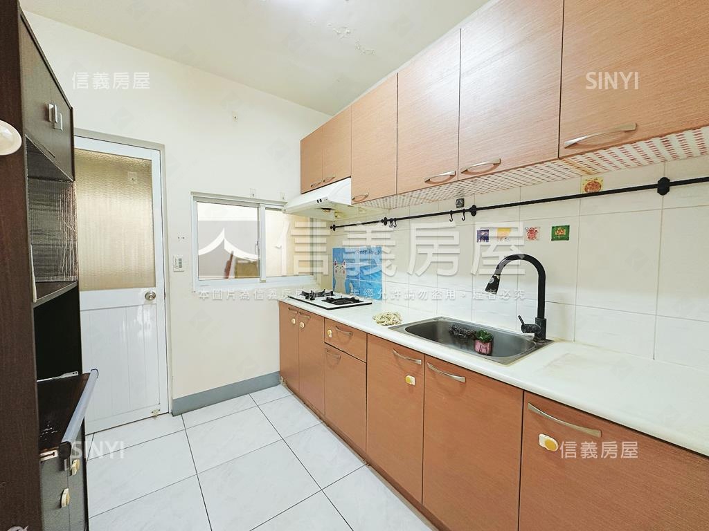 近文山特區美三房健身公寓房屋室內格局與周邊環境