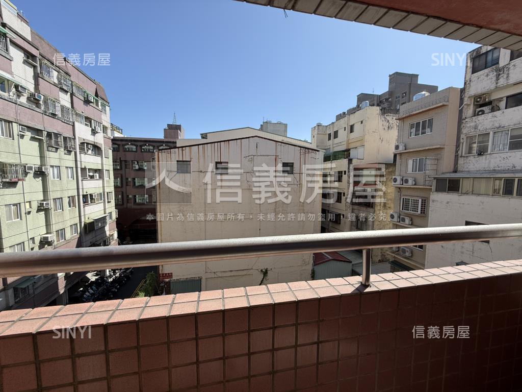 西區精誠２４街大三房房屋室內格局與周邊環境