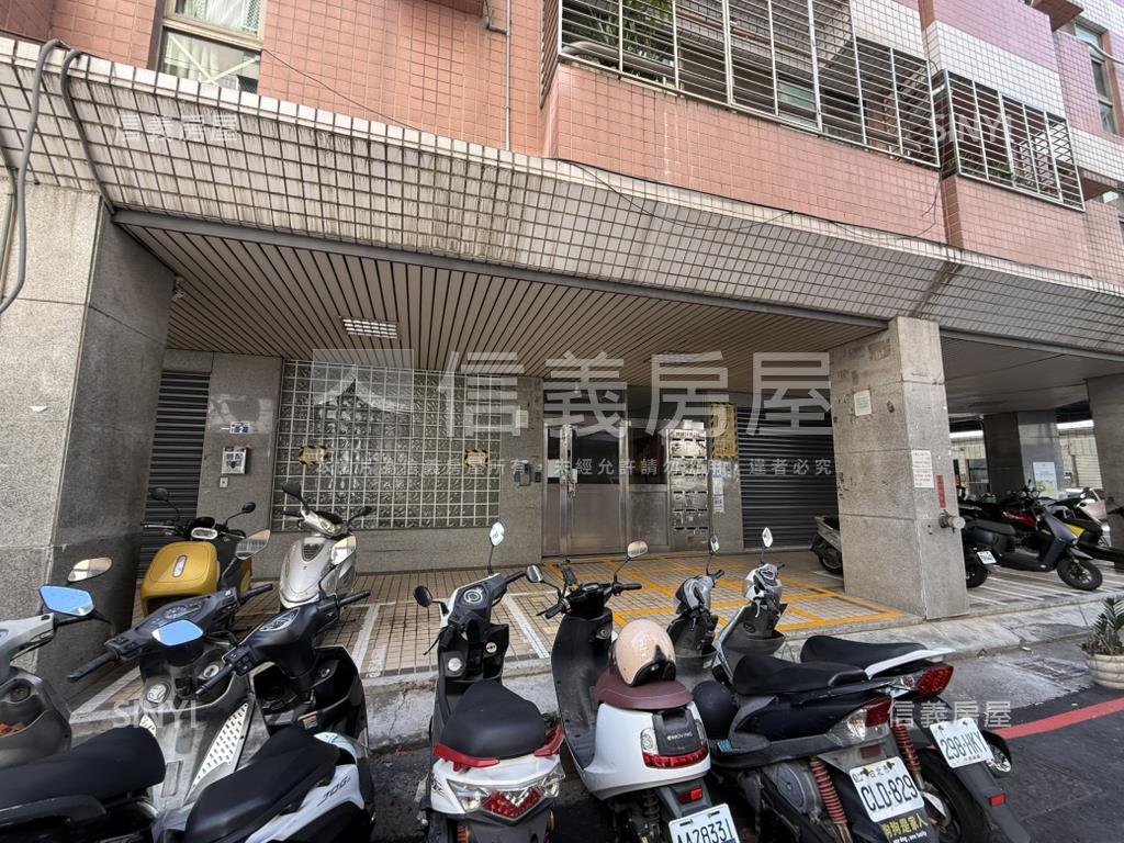 西區精誠２４街大三房房屋室內格局與周邊環境