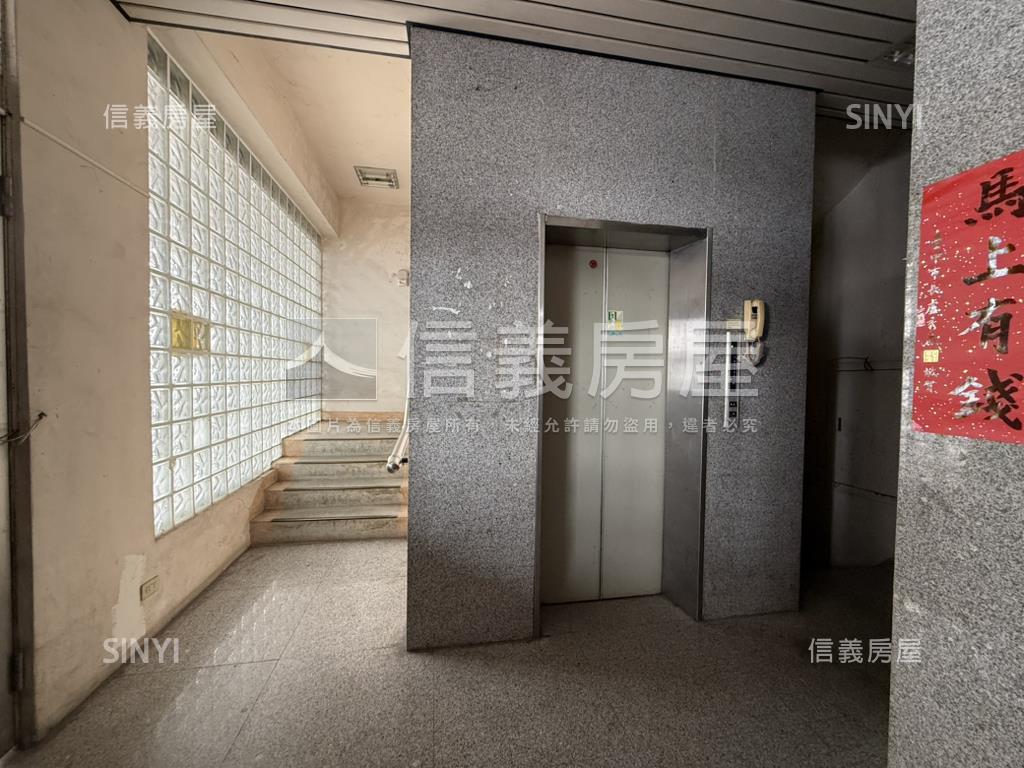 西區精誠２４街大三房房屋室內格局與周邊環境